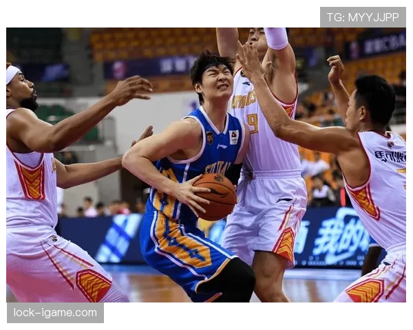 泰国队主场迎战强敌，拉查曼加拉体育场球迷热情助威彰显竞争力提升