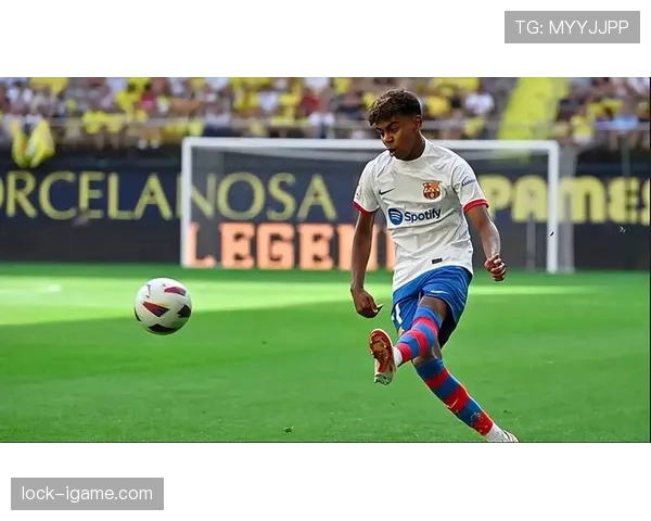 足球热潮再起：新星闪耀赛场，战术革新助力球队状态全面回暖