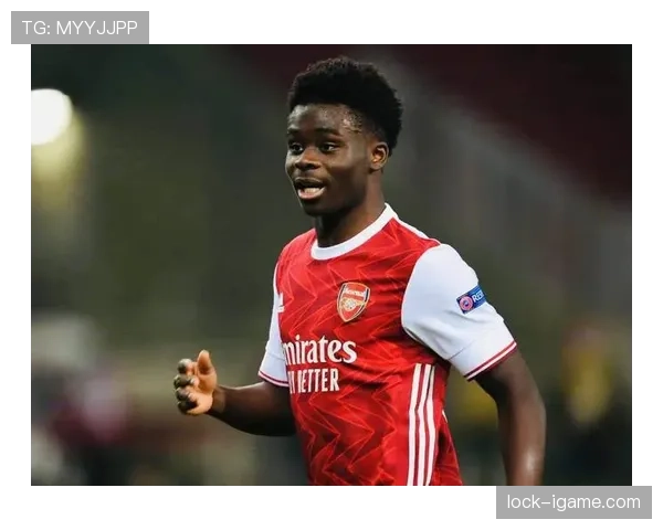 萨卡逆境突围：以成熟心态与比赛智慧闪耀赛场