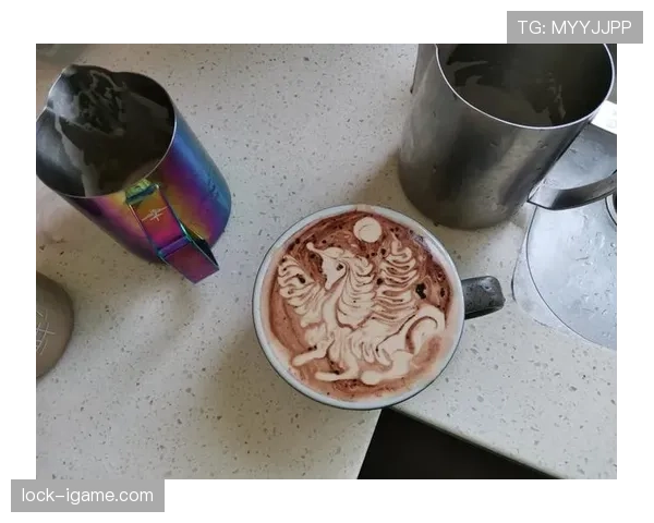 恩佐·费尔南德斯又发图了，随手一杯咖啡像富豪日常，我的泡面情何以堪